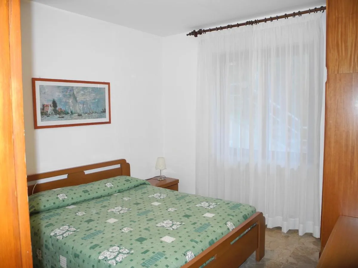 מאלצ'סינה Residence Le Palme Appartamenti 0*,  איטליה
