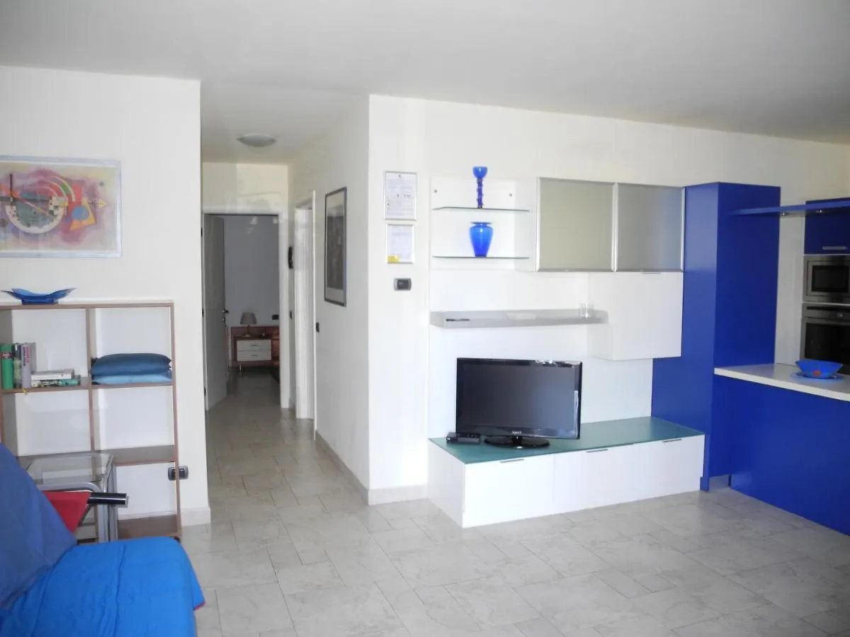 מאלצ'סינה Residence Le Palme Appartamenti 0*,  איטליה