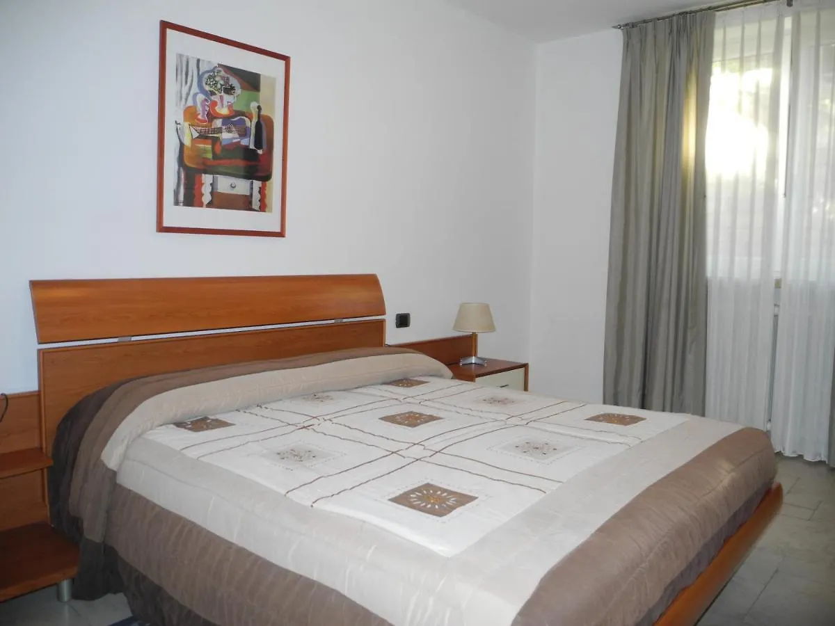מלון דירות מאלצ'סינה Residence Le Palme Appartamenti